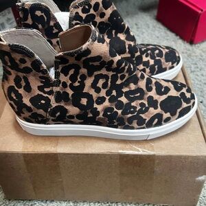 Steve Madden Brown and Black Ankle Boots